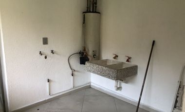 Casa en privada, 4 recámaras, jardín.