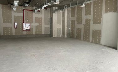 ARRIENDO Local Comercial de 126,52 m2, Metro Manuel Montt,