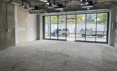 ARRIENDO Local Comercial de 126,52 m2, Metro Manuel Montt,