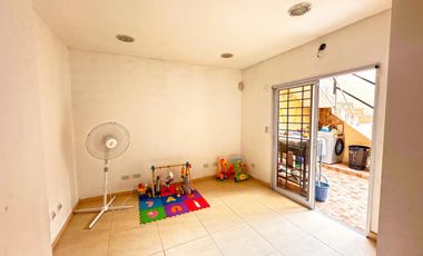 EXCELENTE CASA 4 AMBIENTES CON GARAJE Y TERRAZA