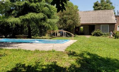 Casa quinta sobre Lamberti y Bosch, Glew, Alte. Brown