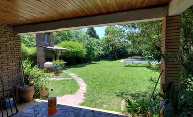 Casa quinta sobre Lamberti y Bosch, Glew, Alte. Brown