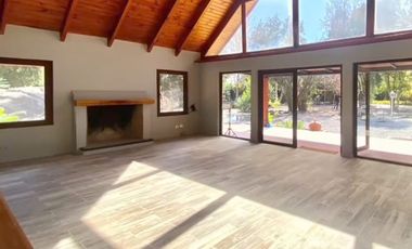 Rebajada Oportunidad 2 casas Excelente ubicación Calera de Tango170+110/5022mtrs2
