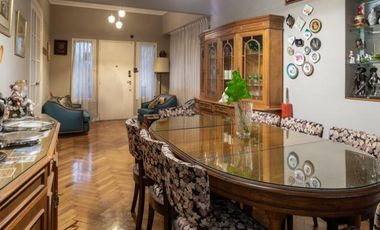 Excelente CASA de 6 amb en importante esquina