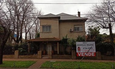 Excelente CASA de 6 amb en importante esquina