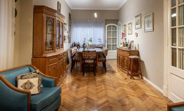 Excelente CASA de 6 amb en importante esquina