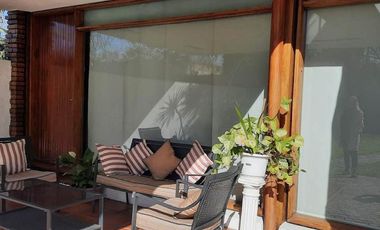 CASA 4 AMBIENTES CON PARQUE, QUINCHO Y PISCINA