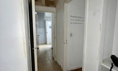 Oficina en PH 3 Ambientes en Planta Baja al Frente con Patio
