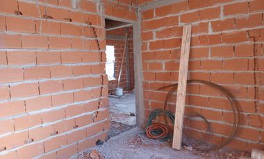 DEPARTAMENTO EN POZO 3 AMBIENTES COCHERA PATIO PARRILLA