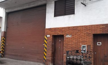 Galpon 700 m2 2 plantas  s/ Av. Eva Peron - Zonif. ID