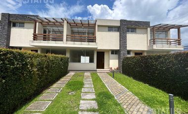 Venta de casa Sector La Armenia, cerca del reservorio