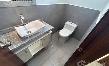 Venta de casa Sector La Armenia, cerca del reservorio