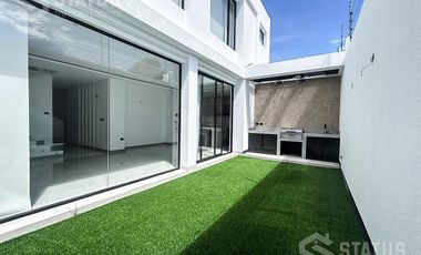 Venta de casa esquinera, Sector La Armenia II