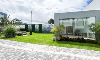 Venta de casa esquinera, Sector La Armenia II