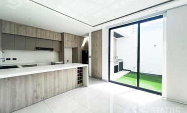 Venta de casa esquinera, Sector La Armenia II