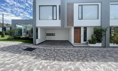 Venta de casa esquinera, Sector La Armenia II