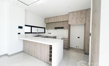 Venta de casa esquinera, Sector La Armenia II