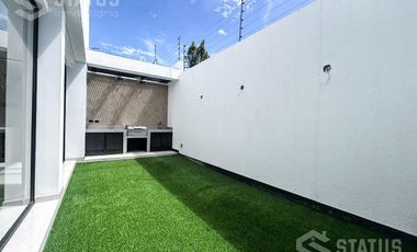 Venta de casa esquinera, Sector La Armenia II