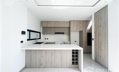 Venta de casa esquinera, Sector La Armenia II