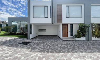 Venta de casa esquinera, Sector La Armenia II