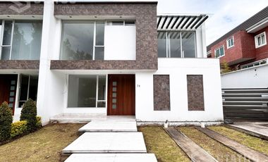 Venta de casa Sector Conocoto, cerca Supermercado Santa María