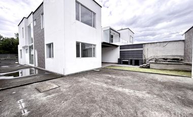 Venta de casa Sector Conocoto, cerca Supermercado Santa María