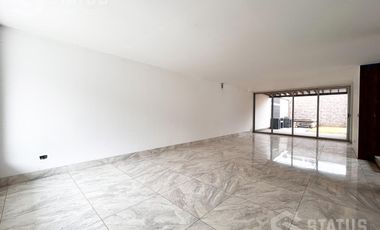 Venta de casa Sector Conocoto, cerca Supermercado Santa María