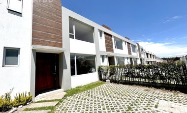 Venta de casa Sector Conocoto en Urbanización.