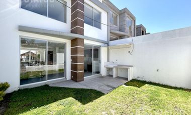 Venta de casa Sector Conocoto en Urbanización.