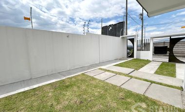 Venta de casa, Sector Sangolquí ¡Aplica crédito VIP o Miti-Miti!