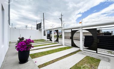 Venta de casa, Sector Sangolquí ¡Aplica crédito VIP o Miti-Miti!