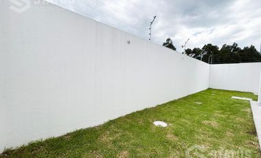 Venta de casa, Sector Sangolquí ¡Aplica crédito VIP o Miti-Miti!