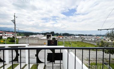 Venta de casa, Sector Sangolquí ¡Aplica crédito VIP o Miti-Miti!