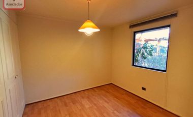 Amplia Casa Familiar de 4D/3B en Condominio, Peñalolén