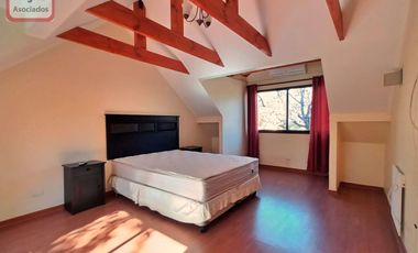 Amplia Casa Familiar de 4D/3B en Condominio, Peñalolén