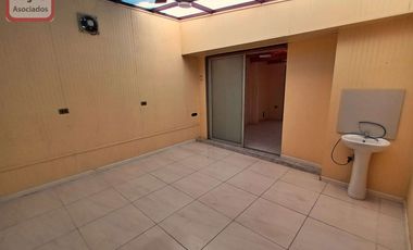 Amplia Casa Familiar de 4D/3B en Condominio, Peñalolén