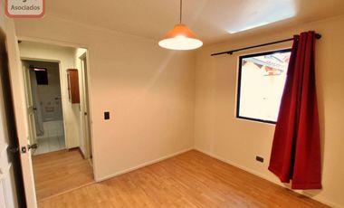 Amplia Casa Familiar de 4D/3B en Condominio, Peñalolén