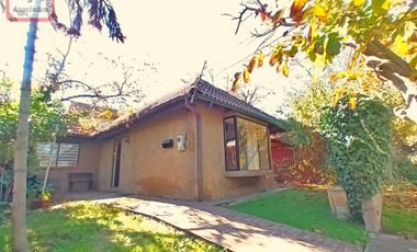 Amplia Casa Familiar de 4D/3B en Condominio, Peñalolén