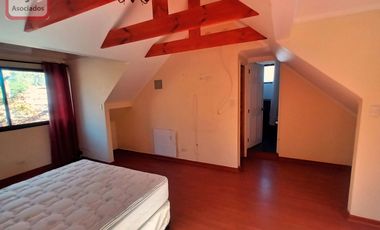 Amplia Casa Familiar de 4D/3B en Condominio, Peñalolén