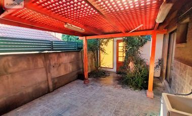 Amplia Casa Familiar de 4D/3B en Condominio, Peñalolén