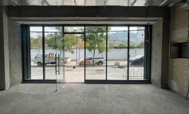 ARRIENDO Local Comercial de 95,39 m2, Metro Manuel Montt,