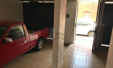 Casa en renta de dos niveles en colonia Jardín San Luis Potosí.