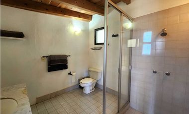 CASA EN VENTA EN AVNDARO, VALLE DE BRAVO