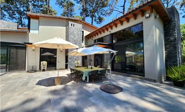 CASA EN VENTA EN AVNDARO, VALLE DE BRAVO