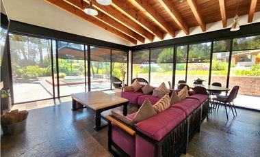 CASA EN VENTA EN AVNDARO, VALLE DE BRAVO
