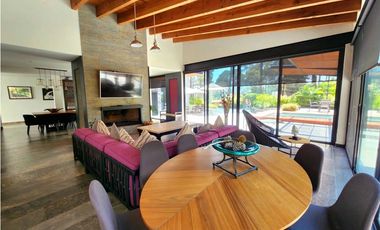 CASA EN VENTA EN AVNDARO, VALLE DE BRAVO