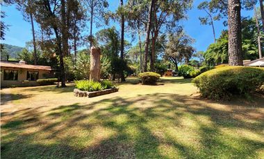 CASA EN VENTA EN AVNDARO, VALLE DE BRAVO