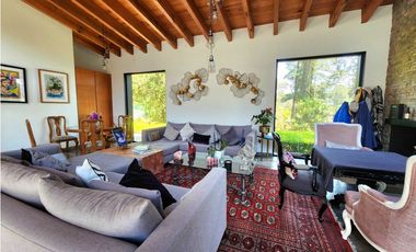 CASA EN VENTA EN AVNDARO, VALLE DE BRAVO