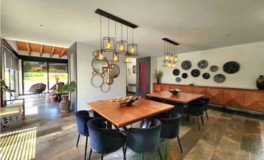CASA EN VENTA EN AVNDARO, VALLE DE BRAVO