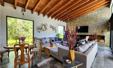 CASA EN VENTA EN AVNDARO, VALLE DE BRAVO